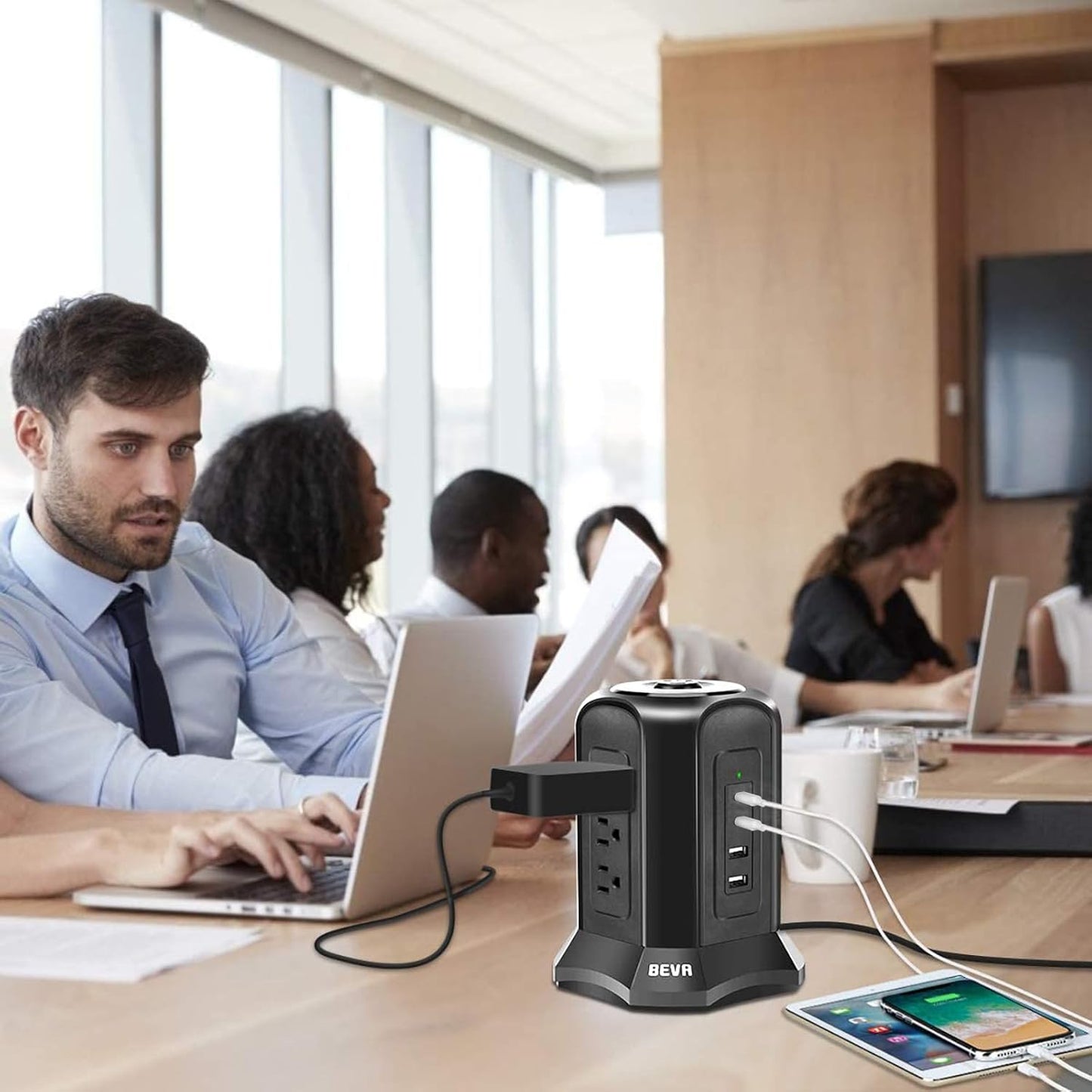 Regleta de enchufes con protector de sobretensiones